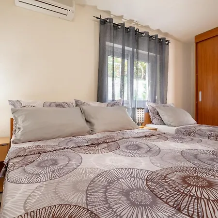 Sara & Leon Apartment