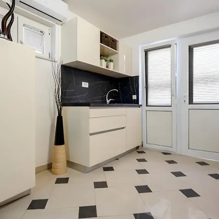 Sara & Leon Apartment